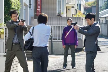 小栗旬、警棒を使った壮絶なアクションに「大変でした」