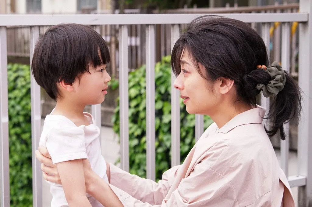 「母になる」第6話のワンシーン。麻子(小池栄子)の過去がいよいよ明らかに！