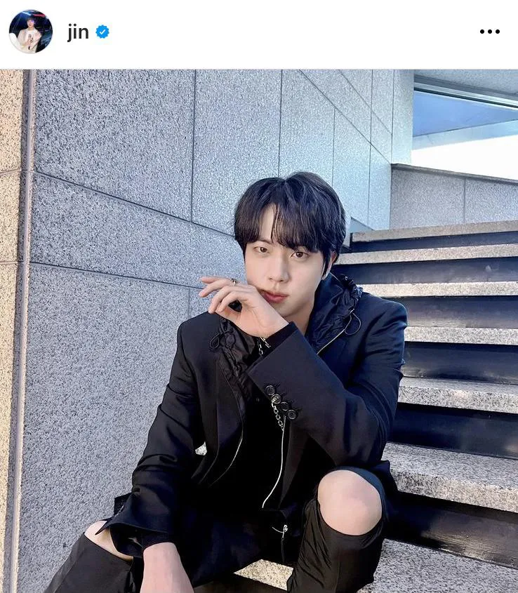 ※JINオフィシャルInstagram(jin)より