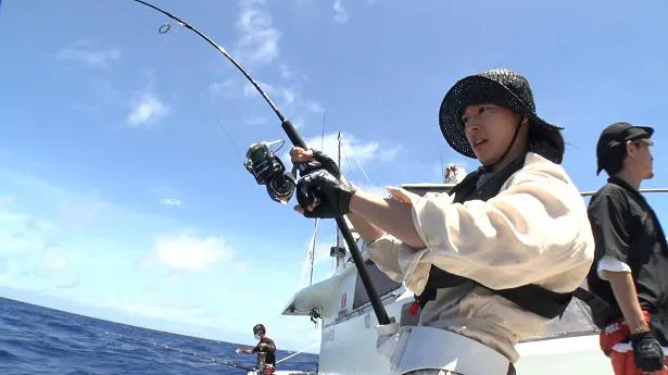 【写真】山崎賢人、釣りをする“爆イケ”ショット