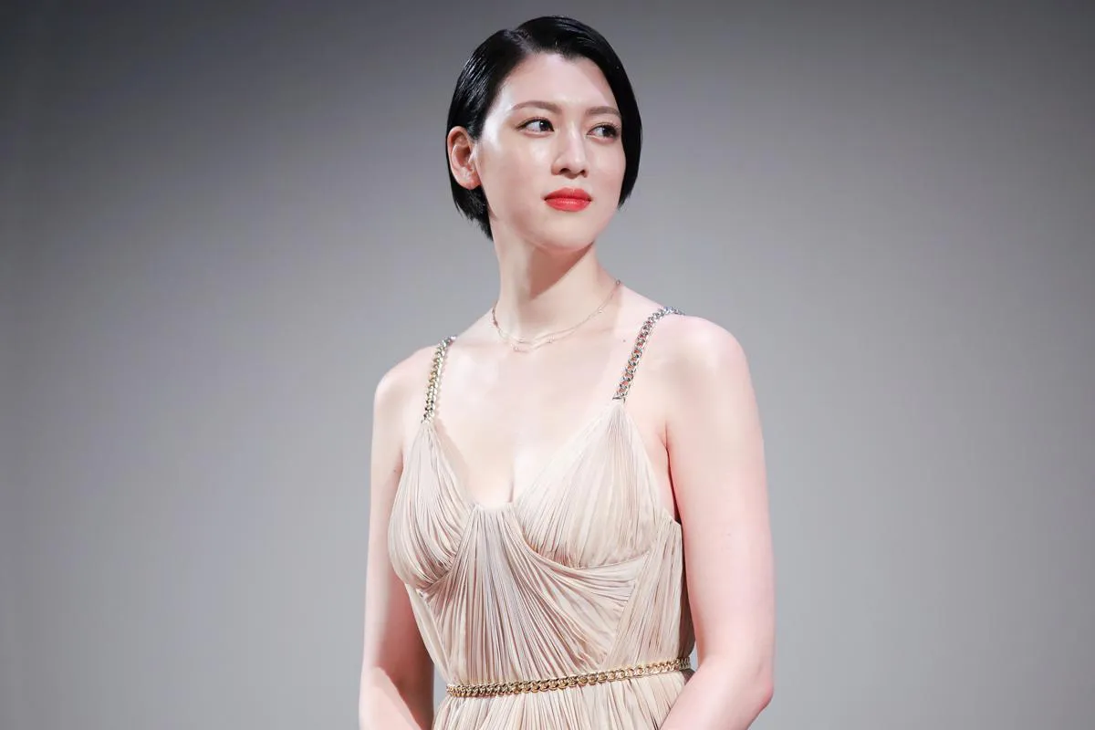 anan/2020美乳強化塾(三吉彩花) 待ち遠しく