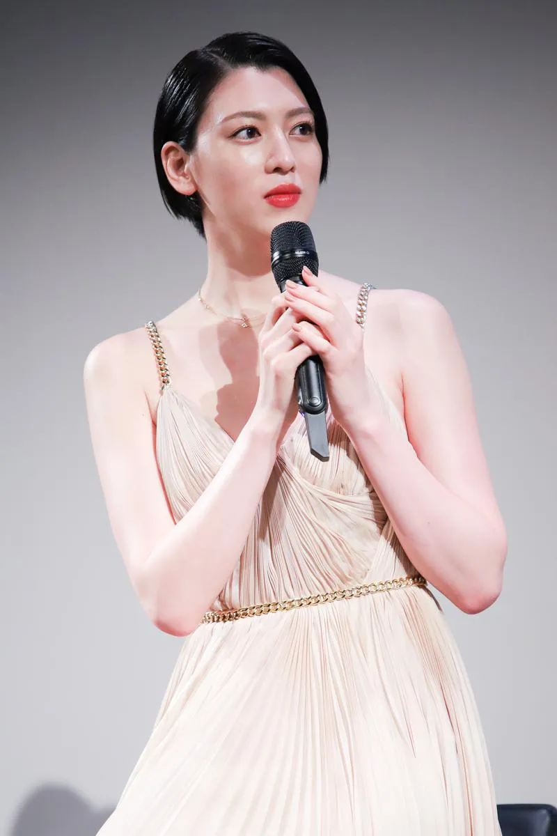 三吉彩花