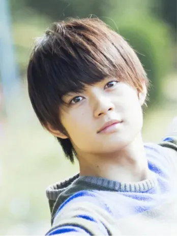 佐野勇斗、町田啓太が撮影した“ドアップ”オフショット披露に「毛穴なくない!?」「町田くん天才カメラマン」の声