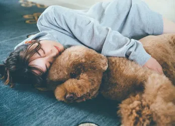 櫻坂46守屋麗奈、ドレスアップしたオトナな表情からラビット姿まで…1st写真集の裏表紙公開