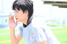 綾野剛“新町”「俺、本気なんです」現役復帰を目指しJリーグの加入テストを受ける<オールドルーキー>