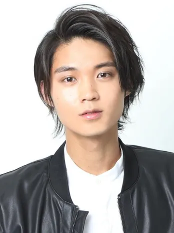 磯村勇斗、海釣りのプライベートショット公開に「釣り姿カッコよすぎ」「絵になる」とファン歓喜