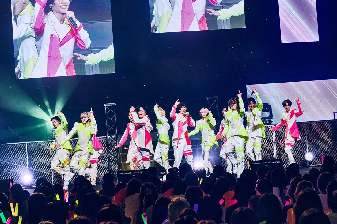 VOYZ BOY、全19曲を熱唱「LIVE 2022 -colorful-」ライブレポート | WEB 