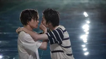 「切なくて泣ける」草川拓弥“湊”×西垣匠“慎太郎”夜のプールシーン話題<みなと商事コインランドリー>