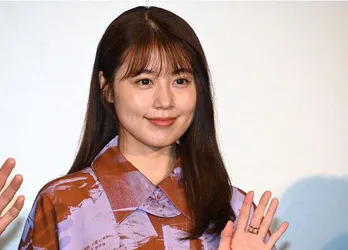 有村架純&赤楚衛二のオフショットに「すてきな二人!和む」「どんな会話をしてるのかな」の声<石子と羽男>