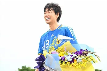 綾野剛“亮太郎”の引退の挨拶が大きな感動を呼ぶ「今日、最終回か？ってぐらい泣ける」 〈オールドルーキー〉