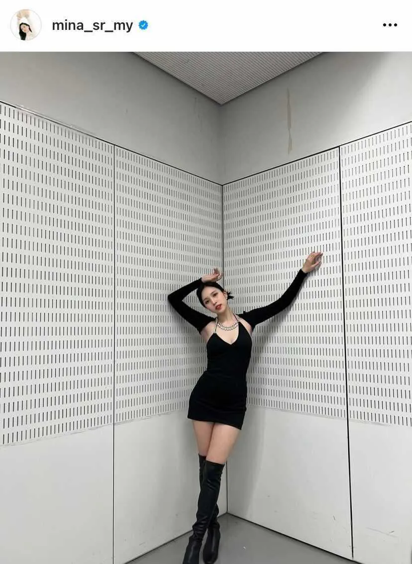 sandro ブラック ミニワンピース 半袖 TWICEミナ着用 sandro ブラック ミニワンピース 半袖 TWICEミナ着用