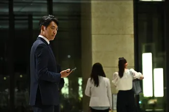 「ビクトリー」社長・高柳、重厚なキャラ崩壊 推しを前にしてデレデレの姿に視聴者騒然〈オールドルーキー〉