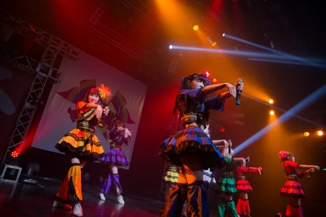 「FES☆TIVE4周年ワンマンライブ『ワッショイワンダーランド2Days』～乱舞～」は、「ディスコ列島浮世の夢」でスタート