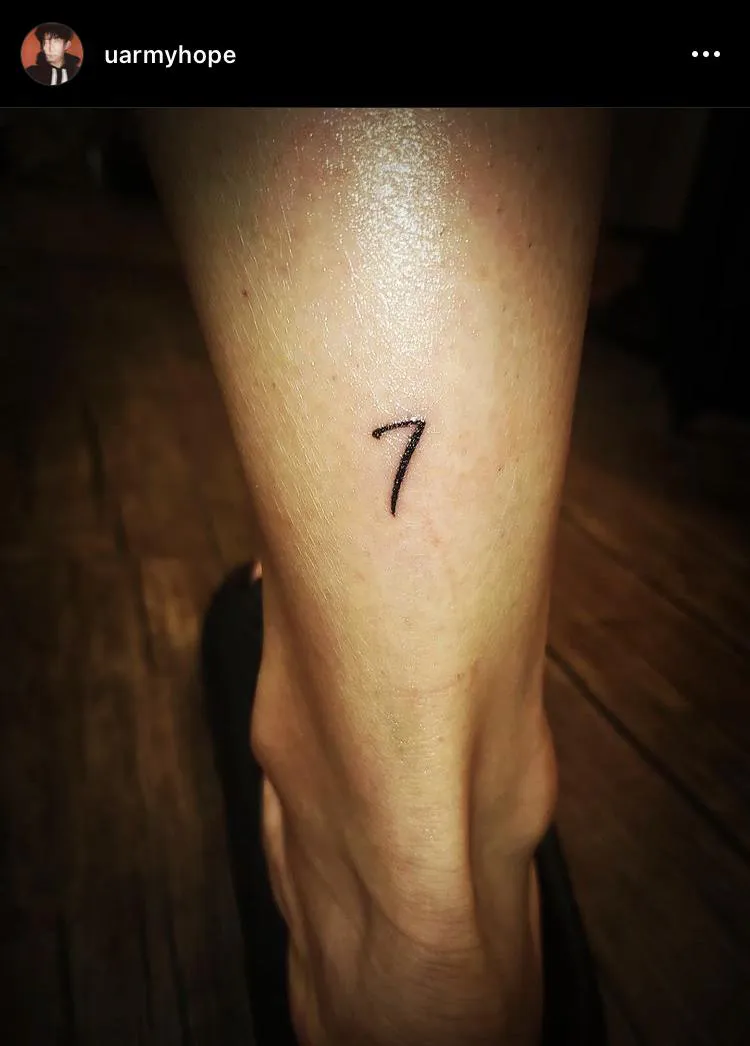 BTSメンバーの人数である“7”の友情タトゥーを公開したJ-HOPE