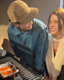 くしゃくしゃ笑顔の川島海荷を幸せそうにのぞく中田圭祐との自然な2ショットを公開「いつも癒されて、好きだなあ」<私たち結婚しました 3>