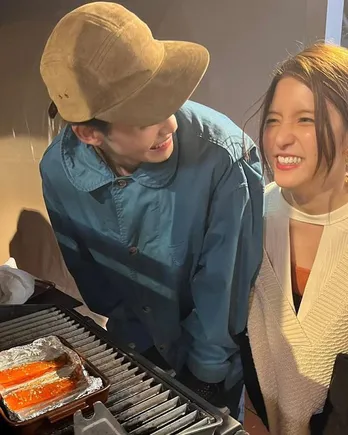 くしゃくしゃ笑顔の川島海荷を幸せそうにのぞく中田圭祐との自然な2ショットを公開「いつも癒されて、好きだなあ」<私たち結婚しました 3>