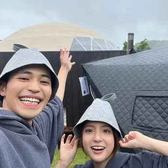 川島海荷、中田圭祐との“てるてる坊主”な2ショットを公開「きっと明日も晴れますよ~」<私たち結婚しました 3>