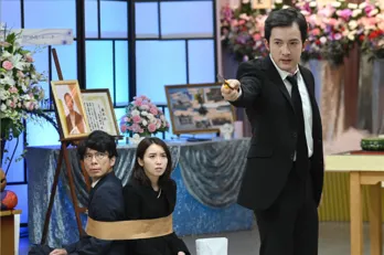 飯豊まりえ“朱梨”、立てこもり犯“浅利陽介”に襲われる「動くな!」<オクトー>