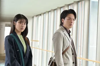 中村倫也“羽男”、姉のMEGUMI“優乃”と初の直接対決へ「法廷でやりあおう」＜石子と羽男＞