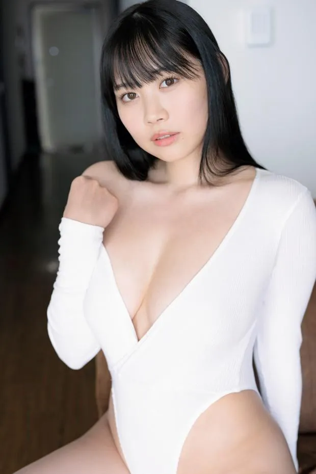 【写真】腰まで丸見え…篠見星奈、超ハイレグなレオタード姿