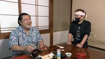 【写真】幸せそうな笑顔…！名物グルメを堪能する小手伸也