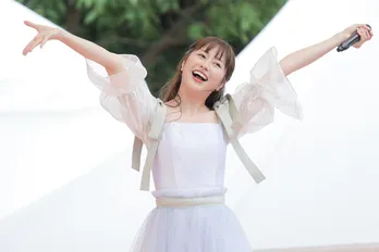 ももクロ佐々木彩夏「若いアイドルちゃんに負けない!」“王道アイドル”の貫禄見せつける<TIF2022>