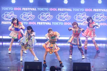 FES☆TIVE、TIF最終日HOT STAGEは朝からお祭り騒ぎ「わっしょーい!」<TIF2022>