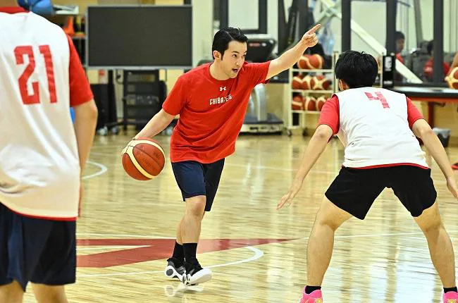 【写真】実際にバスケ経験もあるベテランバスケ選手役の浅利陽介
