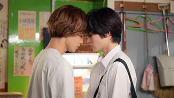 草川拓弥“湊”の元カノ・井上小百合“咲”登場で、恋模様はますます複雑に「ちゃんと話して、本当のこと」＜みなと商事コインランドリー＞