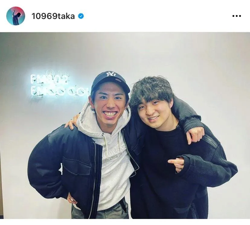 ワンオク・Taka、ヒゲダン藤原聡と肩組み2SHOT