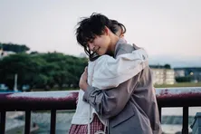 佐野岳&島崎遥香夫妻、最初で最後のハグ 別れを惜しみつつ「おーい!またねー!」<私たち結婚しました 3>