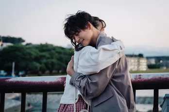 佐野岳&島崎遥香夫妻、最初で最後のハグ 別れを惜しみつつ「おーい!またねー!」<私たち結婚しました 3>