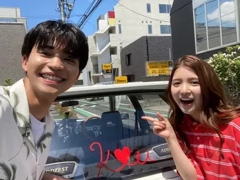 中田圭祐、お別れのスタちゃんをバックに川島海荷と自撮りした2ショットを公開「ありがとう!」<私たち結婚しました 3>