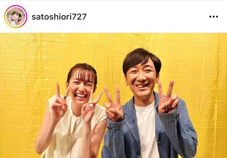 東京03の飯塚との2ショットで、目がなくなるほどの笑顔＆ダブルピースが癒される…佐藤栞里
