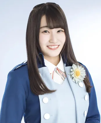 日向坂46・潮紗理菜、東村芽依の写真集に「笑ってて安心した」