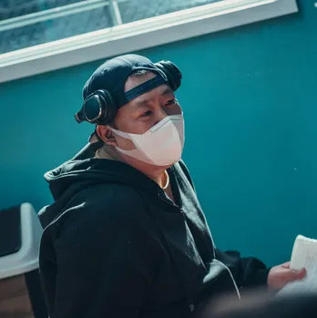 『ビッグマウス』オ・チュンファン監督が明かすイ・ジョンソクの素顔 「愛情表現が必要な撮影では恥ずかしがっていた」