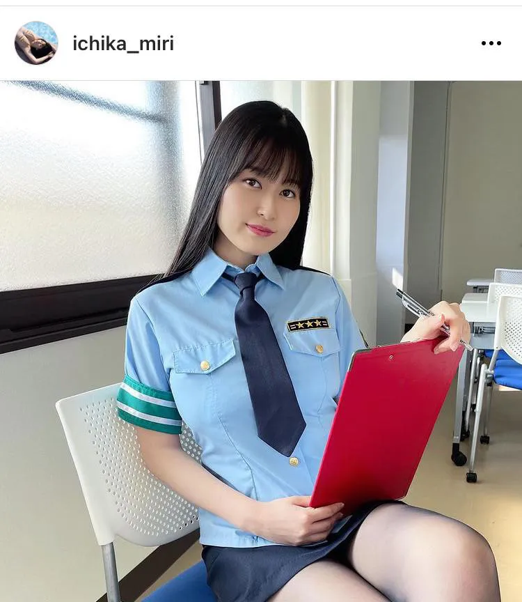 未梨一花、婦警コスプレを披露