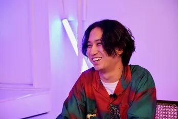 マカロニえんぴつの歌詞を深掘りする番組が放送　Vo.はっとりが伊集院光、リリー・フランキーらと対談