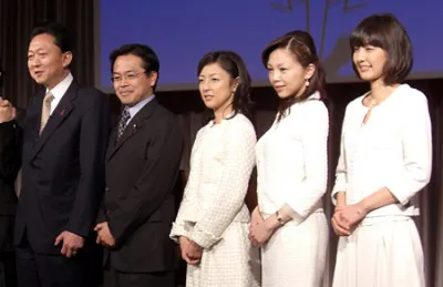 当日は、NHKの島津有理子アナら在京キー局の女子アナ6人で結成された“地デジ推進大使”も駆け付けた