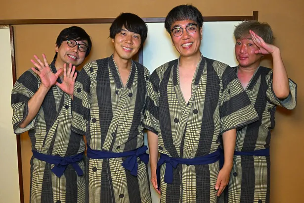 (左から)おいでやす小田、コカドケンタロウ、小木博明、小沢一敬「集まれ！内村と○○の会」より