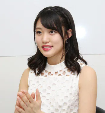 身長170cmの王林、透ける美脚…南国での“シースルーワンピ”姿に「完全な9頭身」「足長すぎて…」と驚きの声