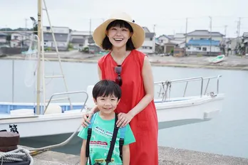 奈緒、息子役の石塚陸翔と“親子”そろってクランクイン「共演者の皆さんと元気に頑張りたい」＜ファーストペンギン！＞