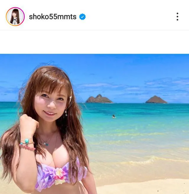 中川翔子、カラフルな水着姿のセクシーショット