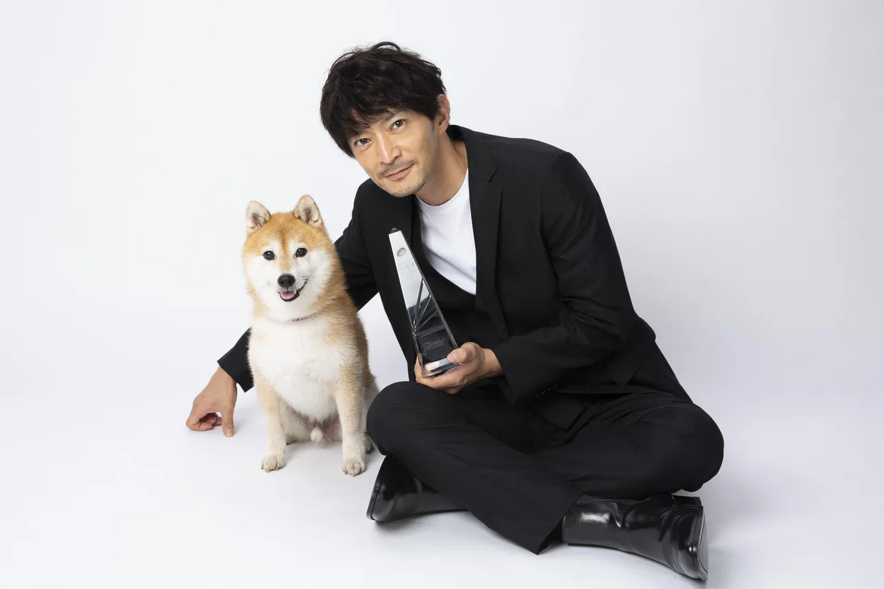 第112回ドラマアカデミー賞でザテレビジョン特別賞を受賞した津田健次郎＆豆三郎