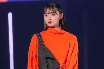 乃木坂46遠藤さくらがアイドルとは一線を画したクールな表情を披露＜TGC＞