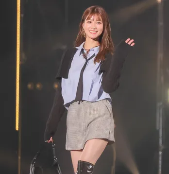 生見愛瑠、“School girl”なニーハイコーデで登場！高橋ひかるはガーリーなスタイル＜TGC＞　