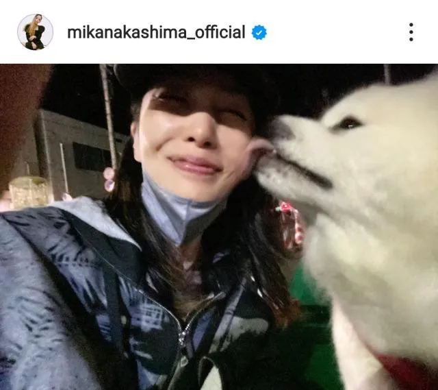 中島美嘉、愛犬とのラブラブショットを公開