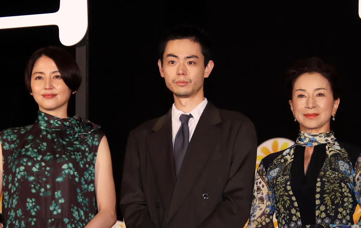 映画「百花」初日舞台あいさつに登壇した長澤まさみ、菅田将暉、原田美枝子(写真左から)