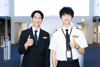 Kis-My-Ft2・宮田俊哉が男性CA役でサプライズ出演　玉森裕太と笑顔でサムズアップ＜NICE FLIGHT！＞