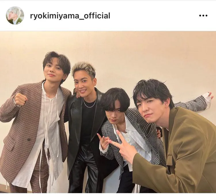 笑顔でポーズ、三山凌輝、川村壱馬、吉野北人(共にTHE RAMPAGE from EXILE TRIBE)、前田公輝